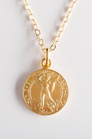 Médaille Saint Michel Archange plaqué or 18k — vue de face, fabriquée en Maine-et-Loire