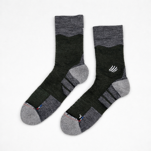 Chaussettes de randonnée techniques — vue de face sur fond blanc, fabriquées en France