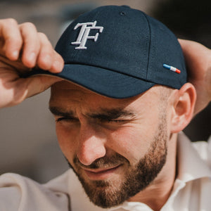 Casquette Terre de France bleu marine — portée de face, brodée dans l'Hérault, fabriquée en France