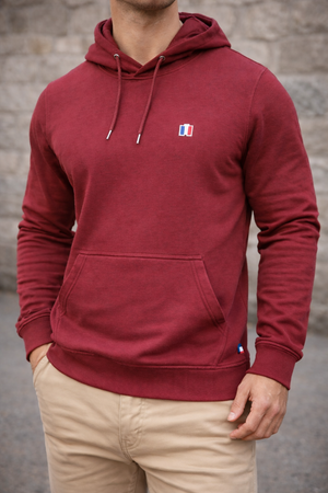 Sweat à capuche Tricolore rouge — vue de face, patch tricolore, fabriqué en France