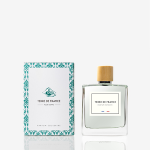 Parfum pour homme Terre de France 100mL — flacon sur fond neutre, notes santal et musc blanc, fabriqué à Nîmes
