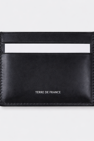 Porte-cartes cuir noir 5 emplacements — fermé sur fond gris, fabriqué en France