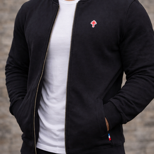 Teddy gilet Croix de Lorraine noir — vue de face sur fond gris, fabriqué en France