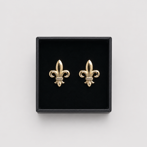 Boutons de manchette Fleur de Lys dorés 18k — vue de face, laiton, fabriqués en Haute-Savoie par Terre de France
