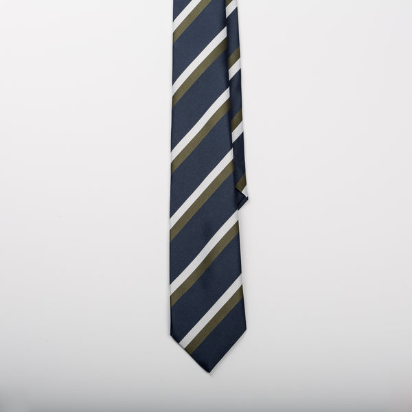 La cravate à rayures