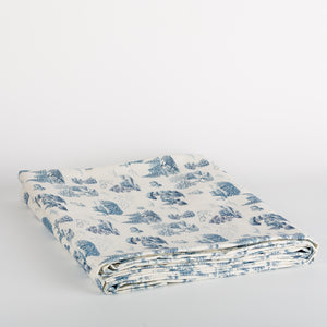 Grande nappe Toile de Jouy — vue d'ensemble déployée, paysages français, fabriquée en France