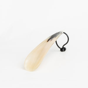 Chausse-pied corne véritable — vue de face, 20cm, fabriqué dans le Puy-de-Dôme