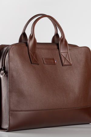 Porte-documents cuir français — vue de face fermé, style professionnel, fabriqué en France