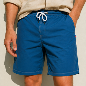 Short de bain Terre de France porté de face — tissu technique séchage rapide, fabriqué en France (Isère + Yvelines)