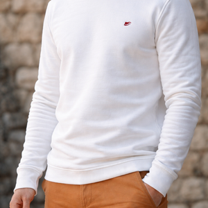 Sweat Oriflamme ivoire — vue de face sur fond blanc, broderie Oriflamme, fabriqué en France