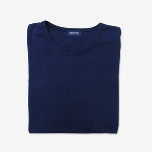T-shirt en coton bleu marine vierge — vue de face sur fond gris, fabriqué en Provence