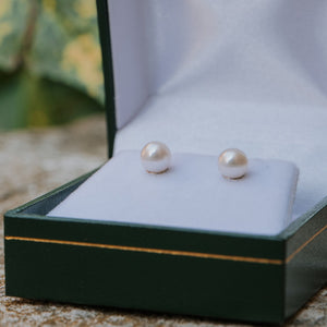 Boucles d'oreilles Innocence perle de culture argent rhodié — vue de face, fabriquées en France