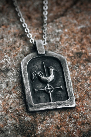 Pendentif Vigilance coq en argent — vue de face, symbole chrétien de vigilance, fabriqué en France
