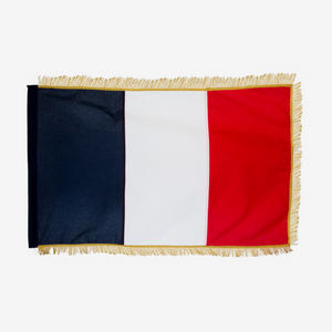 Drapeau français tricolore en coton avec frange dorée — fabriqué en Provence par Terre de France