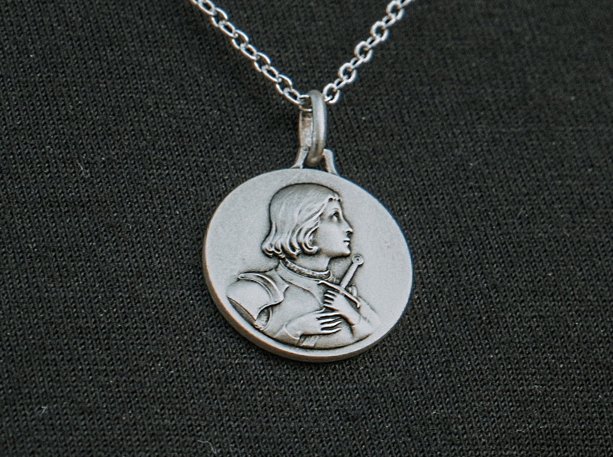 Médaille Pendentif Art Nouveau Jeanne D’Arc – Argent Massif Biface, Pièce Rare De Collection