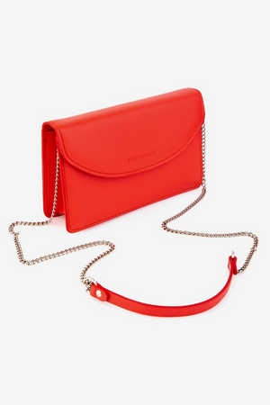 Pochette femme cuir français — vue de face sur fond gris, fabriquée en France