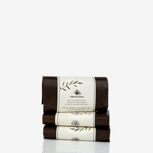 Shampoing solide lot de 3 — vue d'ensemble sur fond gris, fabriqué artisanalement à Salon de Provence